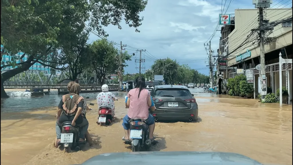 Driving Chiang Mai Flooded Lamphun Road 3 October 2022