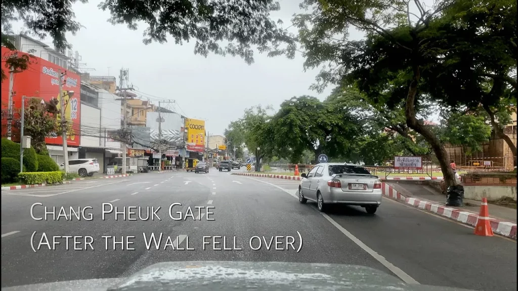 Driving in Chiang Mai Canal Road to Rajavej Hospital
